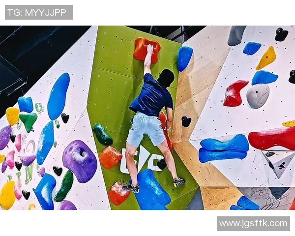 攀岩深度探索：揭秘北京攀岩队的防反策略与技巧解析